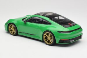 Porsche 911 992 Carrera 4S Python Green Minichamps 1:18 155067325 Metal - imaginea 5 din 6