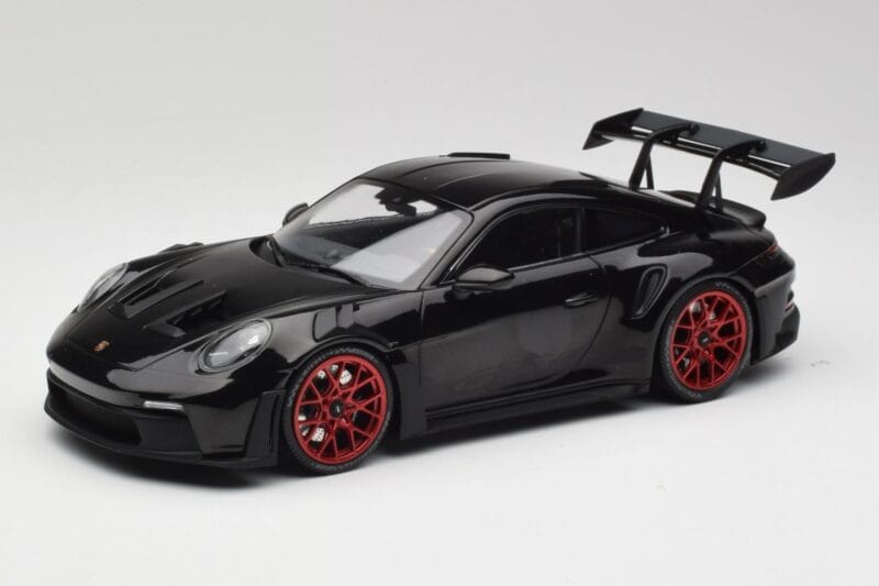 Porsche 911 992 GT3 RS Negru & Roți Roșii & Decor Negru Minichamps 1:18 153062240 Metal