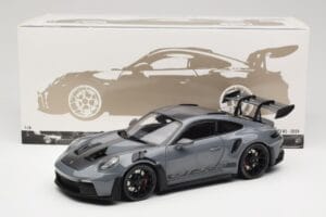 Porsche 911 992 GT3 RS Crayon Weissach Package & Black Wheels Minichamps 1:18 110062024 Metal - imaginea 8 din 8