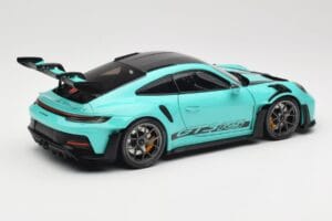 Porsche 911 992 GT3 RS Python Green & Dark Silver Wheels Minichamps 1:18 110062026 Metal - imaginea 3 din 8