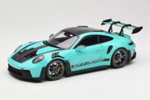 Porsche 911 992 GT3 RS Python Green & Dark Silver Wheels Minichamps 1:18 110062026 Metal