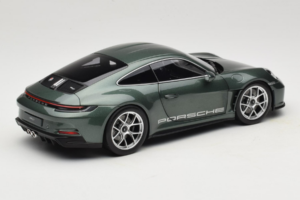 Porsche 911 992 S/T Malachite Green Metallic Norev 1:18 187472 Metal - imaginea 3 din 8
