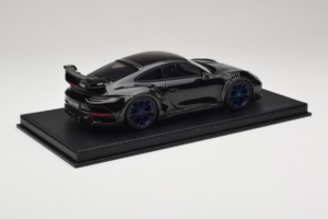 Porsche 911 992 TechArt GTstreet R Negru Cu Jante Albastre TechArt 1:18 REMC009 Rășină - imaginea 3 din 6