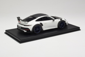 Porsche 911 992 TechArt GTstreet R Alb Cu Jante Albastre TechArt 1:18 REMC014 Rășină - imaginea 3 din 6