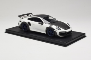 Porsche 911 992 TechArt GTstreet R Alb Cu Jante Albastre TechArt 1:18 REMC014 Rășină - imaginea 4 din 6