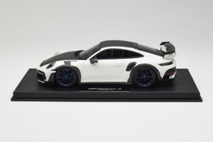 Porsche 911 992 TechArt GTstreet R Alb Cu Jante Albastre TechArt 1:18 REMC014 Rășină