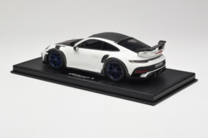 Porsche 911 992 TechArt GTstreet R Alb Cu Jante Albastre TechArt 1:18 REMC014 Rășină - imaginea 5 din 6