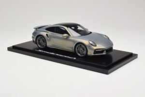 Porsche 911 Turbo S 992 Silver Bamboo Chromaflire With Display Case Spark 1:18 WAP0219100RTSS Rășină - imaginea 4 din 7