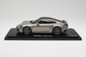 Porsche 911 Turbo S 992 Silver Bamboo Chromaflire With Display Case Spark 1:18 WAP0219100RTSS Rășină