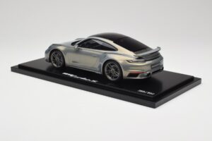 Porsche 911 Turbo S 992 Silver Bamboo Chromaflire With Display Case Spark 1:18 WAP0219100RTSS Rășină - imaginea 5 din 7