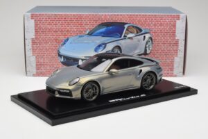 Porsche 911 Turbo S 992 Silver Bamboo Chromaflire With Display Case Spark 1:18 WAP0219100RTSS Rășină - imaginea 6 din 7