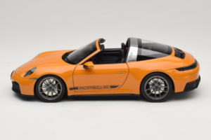 Porsche 911 992.2 Targa 4 GTS Bahama Yellow Norev 1:18 187190 Metal - imaginea 5 din 10