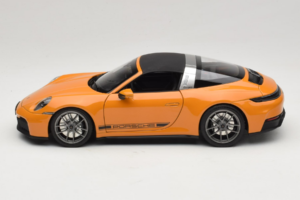 Porsche 911 992.2 Targa 4 GTS Bahama Yellow Norev 1:18 187190 Metal - imaginea 6 din 10