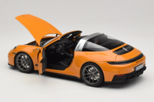 Porsche 911 992.2 Targa 4 GTS Bahama Yellow Norev 1:18 187190 Metal - imaginea 7 din 10