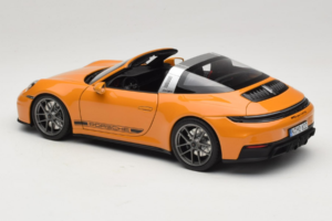 Porsche 911 992.2 Targa 4 GTS Bahama Yellow Norev 1:18 187190 Metal - imaginea 9 din 10
