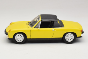 Porsche 914 Galben Revell 1:18 08976 Metal - imaginea 4 din 8