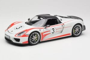 Porsche 918 Spyder Weissach Package Salzburg Minichamps 1:18 110062441 Metal