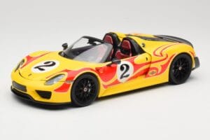 Porsche 918 Spyder Weissach Package Galben Cu Dungi Minichamps 1:18 110062446 Metal