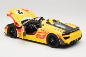 Porsche 918 Spyder Weissach Package Galben Cu Dungi Minichamps 1:18 110062446 Metal - imaginea 5 din 8