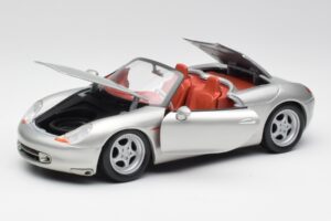 Porsche Boxster 986 Argintiu Maisto 1:18 37800-M3 Metal - imaginea 2 din 8