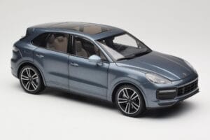 Porsche Cayenne 958 Turbo S Blue Metallic Minichamps 1:18 110066070 Metal - imaginea 6 din 8
