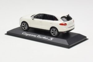Porsche Cayenne 958 Turbo S Alb Minichamps 1:43 WAP0200220C Metal - imaginea 3 din 4