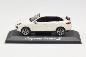 Porsche Cayenne 958 Turbo S Alb Minichamps 1:43 WAP0200220C Metal