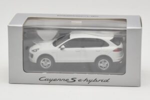 Porsche Cayenne 958 S e-Hybrid Alb Minichamps 1:43 WAP0200040E Metal - imaginea 4 din 4