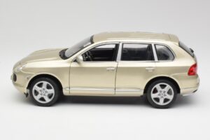 Porsche Cayenne Turbo 955 Bej Maisto 1:18 WAP02100113 Metal - imaginea 4 din 8