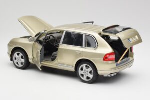 Porsche Cayenne Turbo 955 Bej Maisto 1:18 WAP02100113 Metal - imaginea 5 din 8