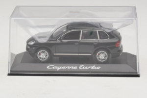 Porsche Cayenne Turbo Dark Green Metallic Minichamps 1:43 WAP02061117 Metal - imaginea 4 din 5