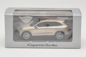 Porsche Cayenne 958 Turbo Auriu Minichamps 1:43 WAP0200050E Metal - imaginea 4 din 4