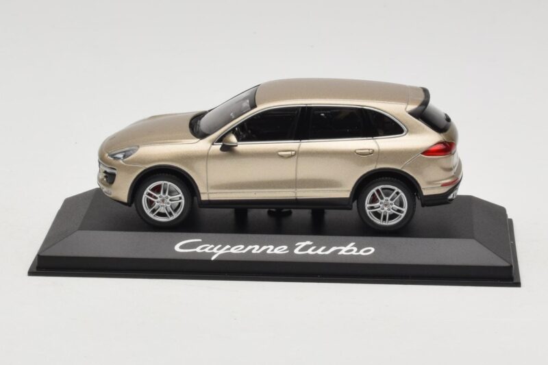 Porsche Cayenne 958 Turbo Auriu Minichamps 1:43 WAP0200050E Metal