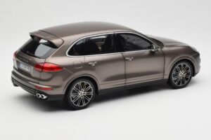 Porsche Cayenne E2 Turbo S Umbra Metalizat Minichamps 1:18 WAP0213020F Metal - imaginea 3 din 8