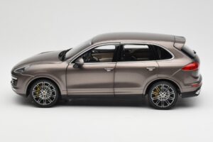 Porsche Cayenne E2 Turbo S Umbra Metalizat Minichamps 1:18 WAP0213020F Metal - imaginea 4 din 8