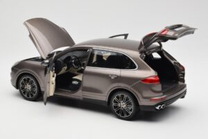 Porsche Cayenne E2 Turbo S Umbra Metalizat Minichamps 1:18 WAP0213020F Metal - imaginea 5 din 8