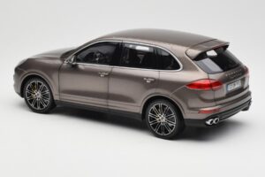 Porsche Cayenne E2 Turbo S Umbra Metalizat Minichamps 1:18 WAP0213020F Metal - imaginea 7 din 8