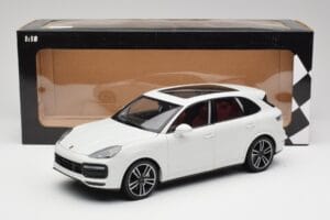 Porsche Cayenne 9YA Turbo Alb Metallic Minichamps 1:18 155042560 Metal - imaginea 8 din 8
