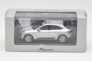 Porsche Macan 95B Silver Grey Metallic Prototip Minichamps 1:43 WAP0201540E Metal - imaginea 4 din 4