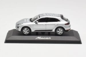 Porsche Macan 95B Silver Grey Metallic Prototip Minichamps 1:43 WAP0201540E Metal