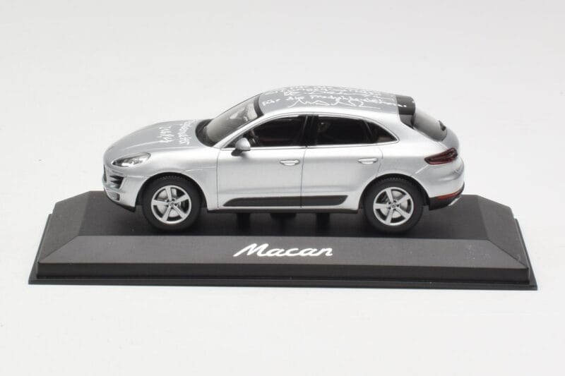 Porsche Macan 95B Silver Grey Metallic Prototip Minichamps 1:43 Porsche Macan 95B Silver Grey Metallic Prototip Minichamps 1:43 WAP0201540E Metal