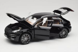 Porsche Macan Turbo 95B Black Metallic Minichamps 1:18 110062502 Metal - imaginea 2 din 8