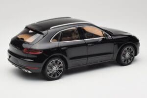 Porsche Macan Turbo 95B Black Metallic Minichamps 1:18 110062502 Metal - imaginea 3 din 8