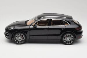 Porsche Macan Turbo 95B Black Metallic Minichamps 1:18 110062502 Metal - imaginea 4 din 8