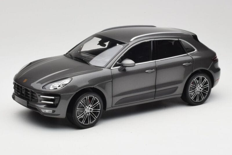Porsche Macan Turbo 95B Grey Metallic Minichamps 1:18 110062501 Metal