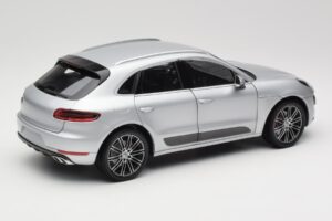 Porsche Macan Turbo 95B Argintiu Minichamps 1:18 110062504 Metal - imaginea 3 din 8