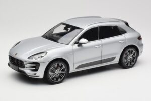Porsche Macan Turbo 95B Argintiu Minichamps 1:18 110062504 Metal