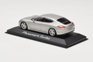 Porsche Panamera 970 Turbo Bej Minichamps 1:43 WAP0200519 Metal - imaginea 3 din 4