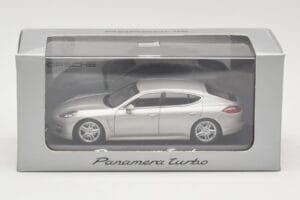 Porsche Panamera 970 Turbo Bej Minichamps 1:43 WAP0200519 Metal - imaginea 4 din 4