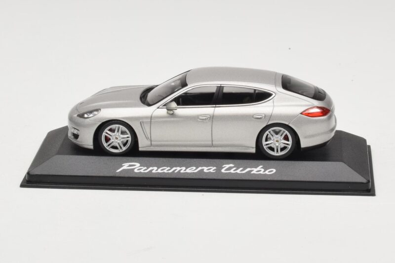 Porsche Panamera 970 Turbo Bej Minichamps 1:43 WAP0200519 Metal